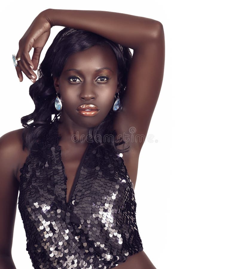Schöne Afroamerikanerfrau in der Art und Weiseoberseite stockfotos Schöne Afroamerikanerfrau in der Art und Weiseoberseite stockfotos