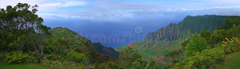Schöne Ansicht der Kauai-Küstenlinie in Hawaii lizenzfreie stockbilder Schöne Ansicht der Kauai-Küstenlinie in Hawaii lizenzfreie stockbilder