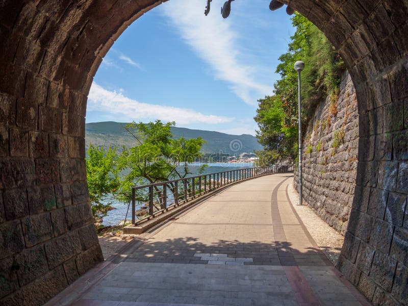Schöne Ansicht des populären beliebten Erholungsorts von Herceg Novi und Festung der Stärken-Stute stockfotos Schöne Ansicht des populären beliebten Erholungsorts von Herceg Novi und Festung der Stärken-Stute stockfotos