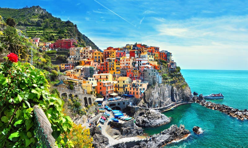 Schöne Ansicht von Manarola Ist eins von fünf berühmten bunten Dörfern Cinque Terre National Park in Italien lizenzfreies stockfoto Schöne Ansicht von Manarola Ist eins von fünf berühmten bunten Dörfern Cinque Terre National Park in Italien lizenzfreies stockfoto