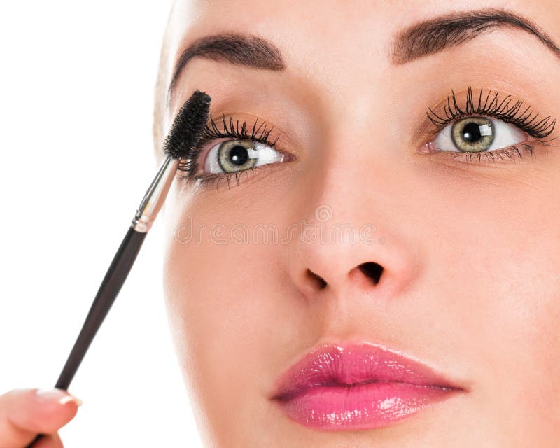 Schöne Augen-Retro Art-Make-up Anwenden der Wimperntusche auf den Peitschen lizenzfreies stockfoto Schöne Augen-Retro Art-Make-up Anwenden der Wimperntusche auf den Peitschen lizenzfreies stockfoto