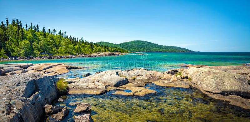Schöne Aussicht auf den Neys Provincial Park am Superior-See