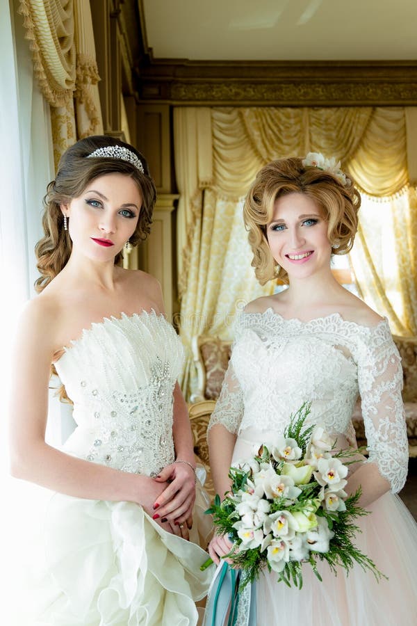 Schöne Bräute mit Hochzeitsmake-up lizenzfreies stockfoto Schöne Bräute mit Hochzeitsmake-up lizenzfreies stockfoto