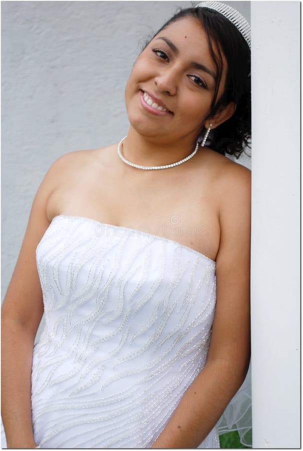 Schöne hispanische Braut lizenzfreies stockfoto Schöne hispanische Braut lizenzfreies stockfoto