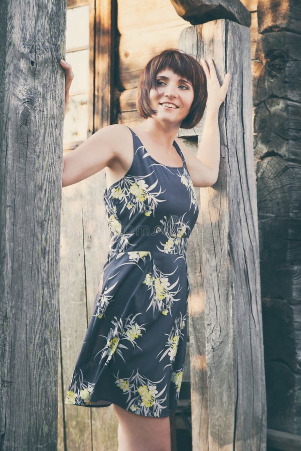 Schöne junge Frau lizenzfreie stockfotografie Schöne junge Frau lizenzfreie stockfotografie
