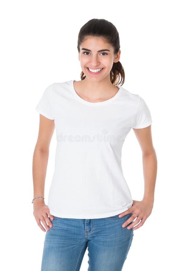 Schöne junge Frau, die leeres weißes T-Shirt trägt lizenzfreie stockfotografie Schöne junge Frau, die leeres weißes T-Shirt trägt lizenzfreie stockfotografie