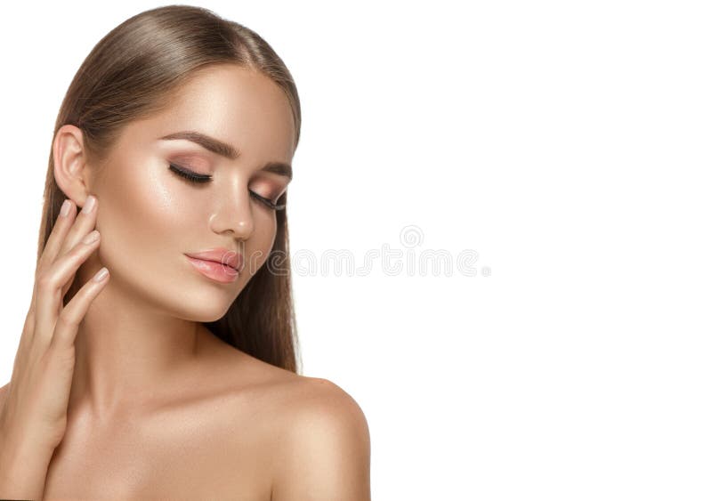 Schöne junge Frau mit perfekter Frischhaut Porträt Schönes Spa Giro del Malcantone Perfektes Make-up Reinigung
