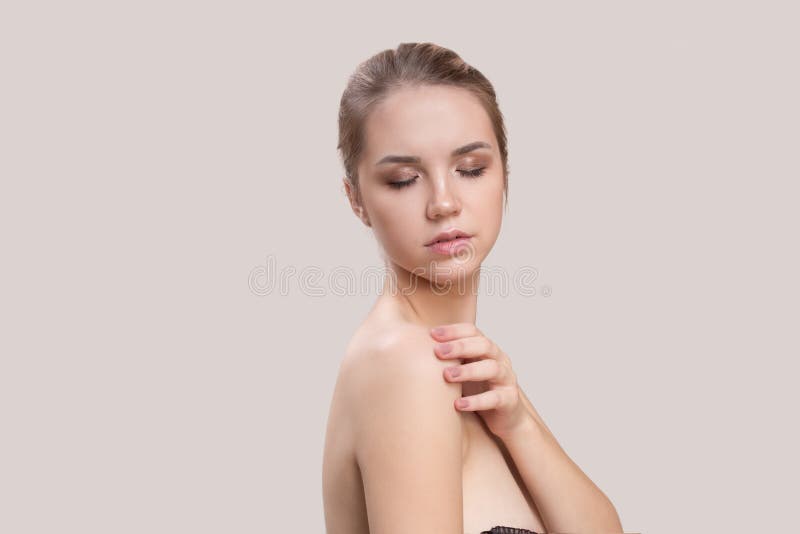Schöne junge Frau mit sauberer frischer Haut stockfotos Schöne junge Frau mit sauberer frischer Haut stockfotos