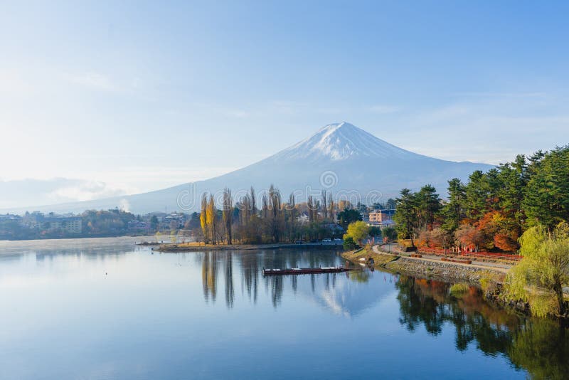 Schöne Landschaftsansicht Mt Fuji von Japan morgens