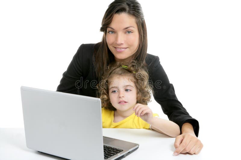 Schöne Mutter- und TochterLaptop-Computer stockbild