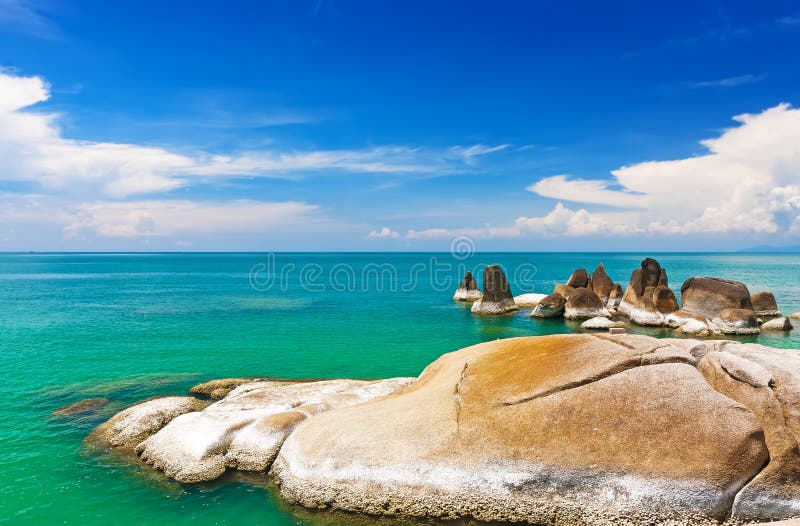 Schöne Steine auf Lamai setzen, Koh Samui, Thailand auf den Strand stockfotografie Schöne Steine auf Lamai setzen, Koh Samui, Thailand auf den Strand stockfotografie