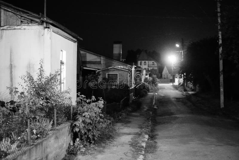Schöne Straße nachts in Sibiu, Rumänien stockfotografie Schöne Straße nachts in Sibiu, Rumänien stockfotografie