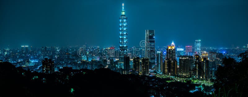 Schöne Taipeh-Skyline nachts Wolkenkratzer Taipehs 101 kennzeichnete taiwan