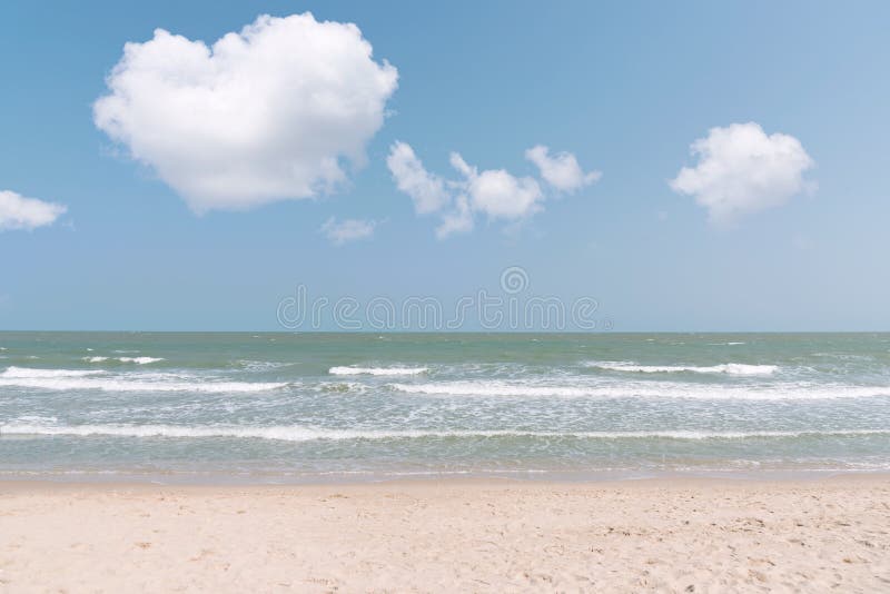 Schöne Wassernatur Perfekter Sommerurlaubsort für entspannen sich Meer-wav lizenzfreies stockbild
