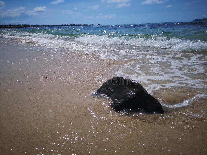 Schöne Wellenbrecher zum Ufer und zu ihm nannten swash stockfotografie Schöne Wellenbrecher zum Ufer und zu ihm nannten swash stockfotografie