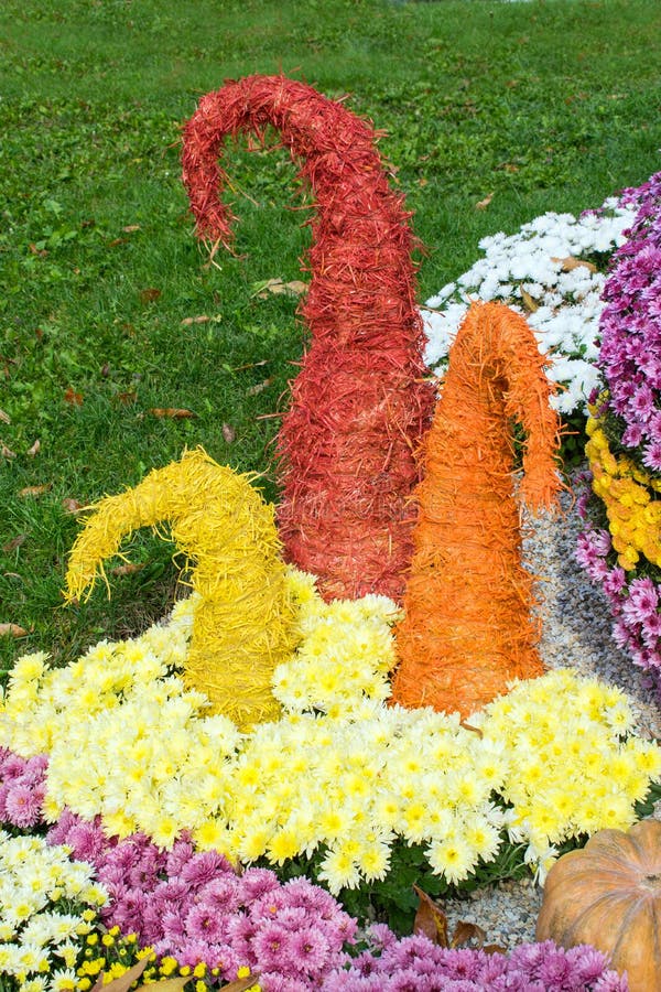 Schöne wirh drei Anordnung der Blume mehrfarbige rotes Gelb lizenzfreies stockfoto Schöne wirh drei Anordnung der Blume mehrfarbige rotes Gelb lizenzfreies stockfoto