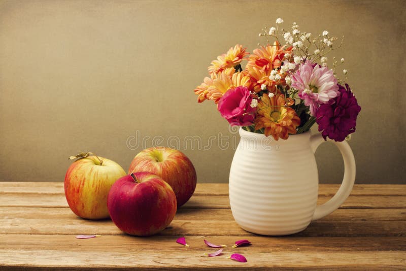 Schöner Blumenblumenstrauß stockfotos