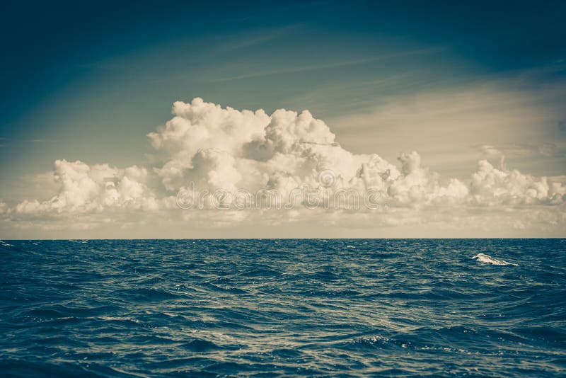 Schöner Meerblickabendseehorizont und -himmel stockfotografie Schöner Meerblickabendseehorizont und -himmel stockfotografie