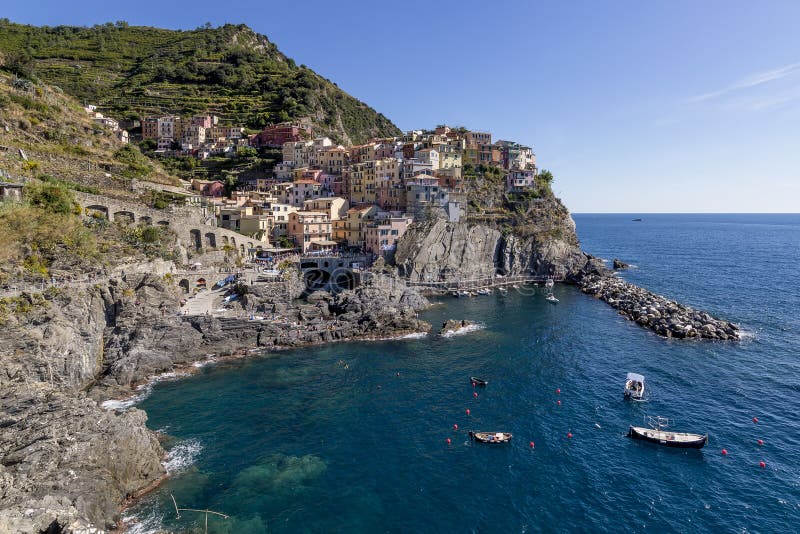 Schöner Panoramablick von Manarola, Cinque Terre Park, Ligurien, Italien lizenzfreie stockbilder Schöner Panoramablick von Manarola, Cinque Terre Park, Ligurien, Italien lizenzfreie stockbilder
