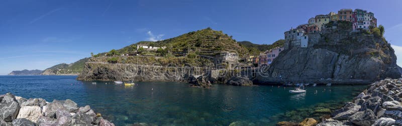 Schöner Panoramablick von Manarola und Cinque Terre fahren zu Punta Mesco, Ligurien, Italien die Küste entlang stockbild Schöner Panoramablick von Manarola und Cinque Terre fahren zu Punta Mesco, Ligurien, Italien die Küste entlang stockbild