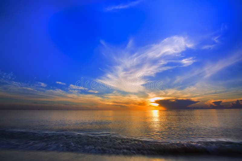 Schöner Sonnenaufgang lizenzfreies stockfoto Schöner Sonnenaufgang lizenzfreies stockfoto