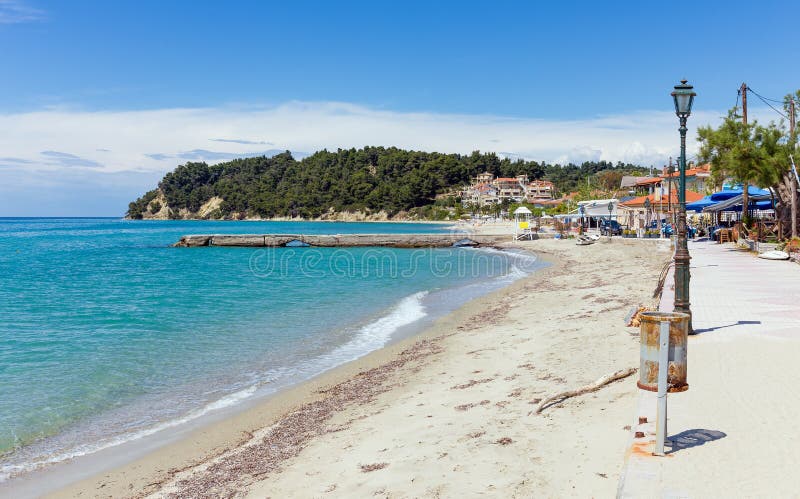 Schöner Strand in Siviri-Dorf, Halkidiki, Griechenland stockfotografie Schöner Strand in Siviri-Dorf, Halkidiki, Griechenland stockfotografie