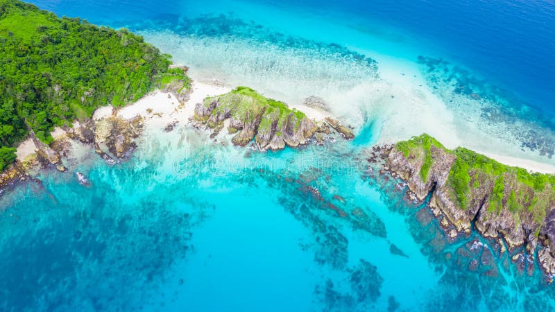 Schöner tropischer weißer Sandstrand und Schnorchel poi der Vogelperspektive lizenzfreies stockfoto Schöner tropischer weißer Sandstrand und Schnorchel poi der Vogelperspektive lizenzfreies stockfoto