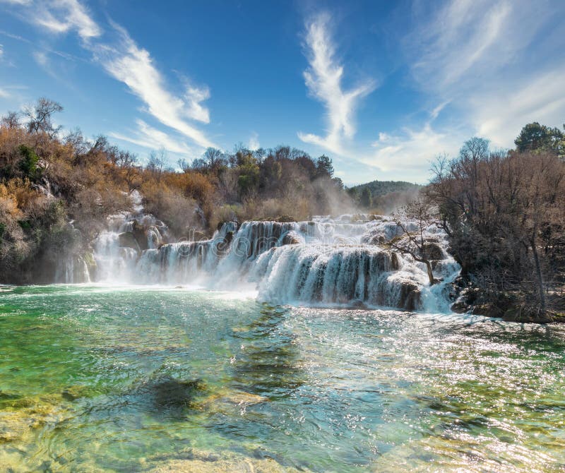 Schönes großes Wasserfall skradinski buk lizenzfreies stockbild