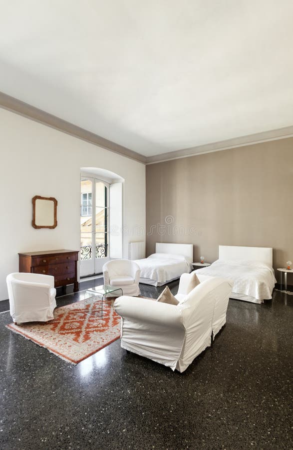 Hotelzimmer im Altbau stockbild. Bild von bett, architektur - 32851369