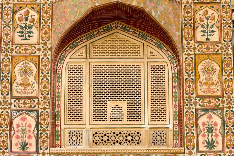 Schönes Muster auf der Schlossmauer, Jaipur, Indien lizenzfreie stockfotografie Schönes Muster auf der Schlossmauer, Jaipur, Indien lizenzfreie stockfotografie