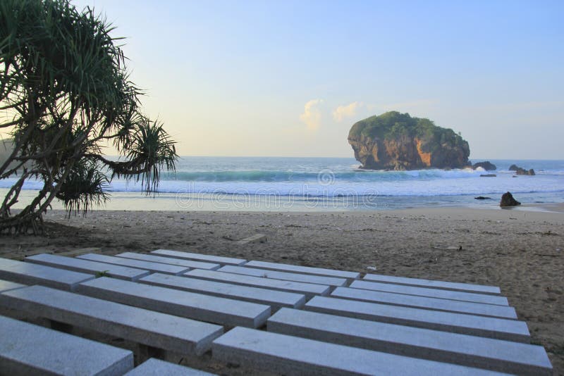Schönheit der Morgenatmosphäre am Gunungkidul Beach lizenzfreie stockfotos Schönheit der Morgenatmosphäre am Gunungkidul Beach lizenzfreie stockfotos