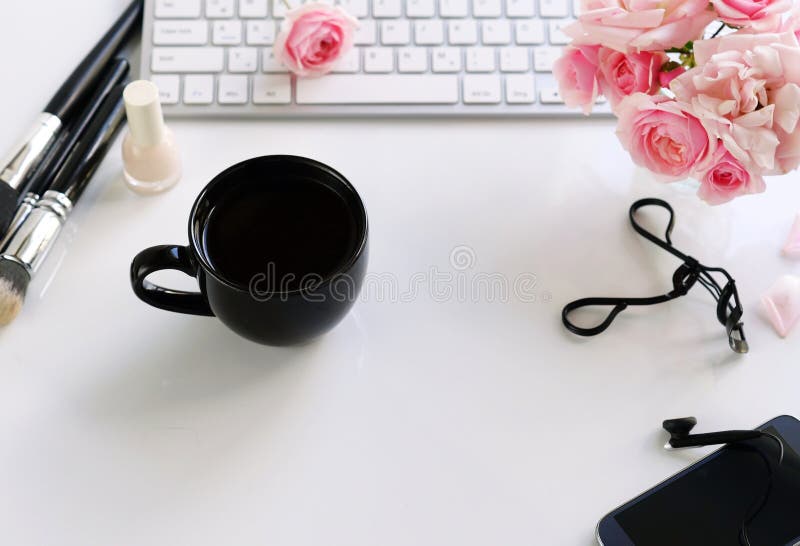 Schönheitsblogkonzept Frau bilden Zubehör lizenzfreies stockfoto Schönheitsblogkonzept Frau bilden Zubehör lizenzfreies stockfoto