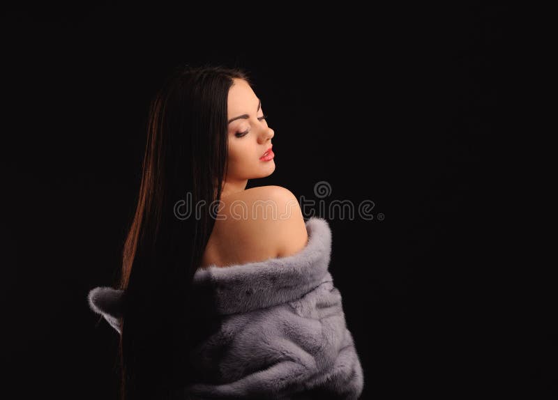 Schönheitsmode Model Girl in Blue Mink Pelzmatte lizenzfreies stockfoto