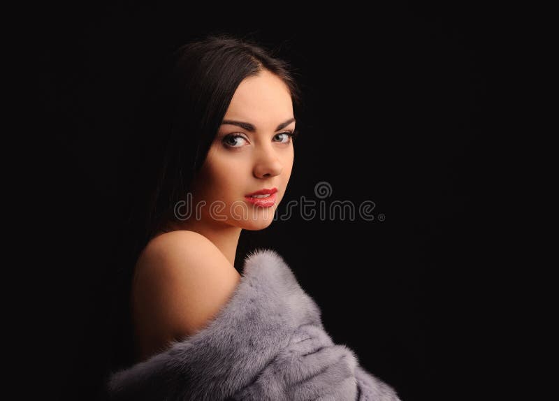 Schönheitsmode Model Girl in Blue Mink Pelzmatte lizenzfreies stockfoto