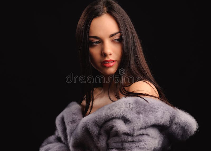 Schönheitsmode Model Girl in Blue Mink Pelzmatte lizenzfreie stockbilder