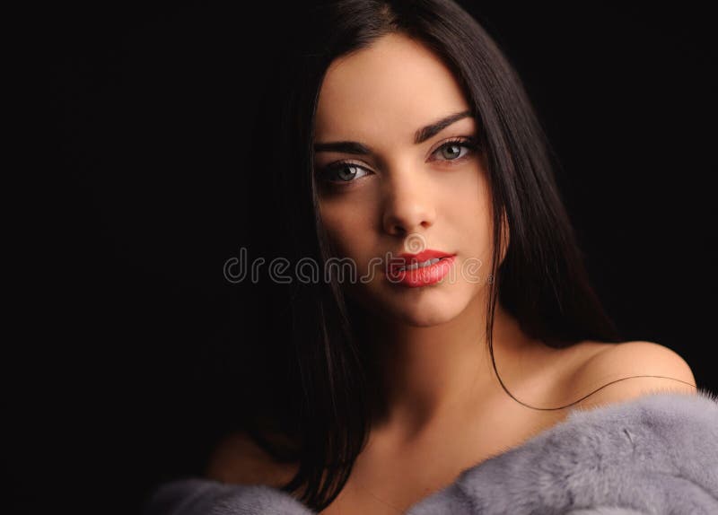 Schönheitsmode Model Girl in Blue Mink Pelzmatte lizenzfreie stockfotografie