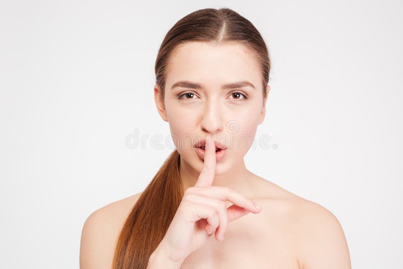Schönheitsporträt der sinnlichen attraktiven Frau, die Ruhegeste zeigt lizenzfreie stockfotos Schönheitsporträt der sinnlichen attraktiven Frau, die Ruhegeste zeigt lizenzfreie stockfotos