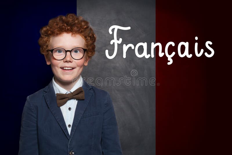 Schüler unter französischer Flagge mit französischer Aufschrift Francais in französischer Sprache. Konzept Bildung und Ausbildung stockfotos
