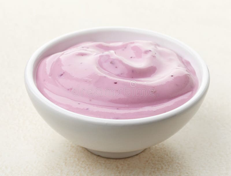 Rosa Fruchtjoghurt stockfoto. Bild von küche, joghurt 44402002