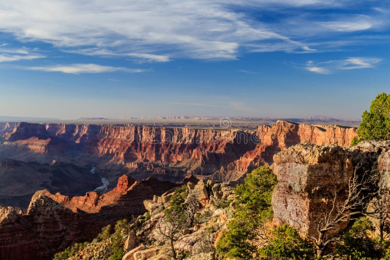 Scogliere orientali di Grand Canyon vicino al tramonto immagine stock Scogliere orientali di Grand Canyon vicino al tramonto immagine stock