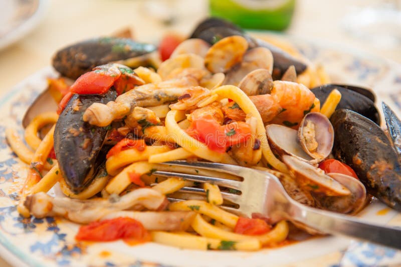 Scoglio allo de spaghetti - pâtes italiennes de fruits de mer photographie stock libre de droits Scoglio allo de spaghetti - pâtes italiennes de fruits de mer photographie stock libre de droits