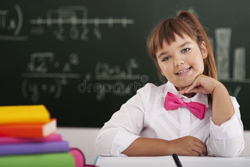 Scolara alla scuola immagine stock libera da diritti