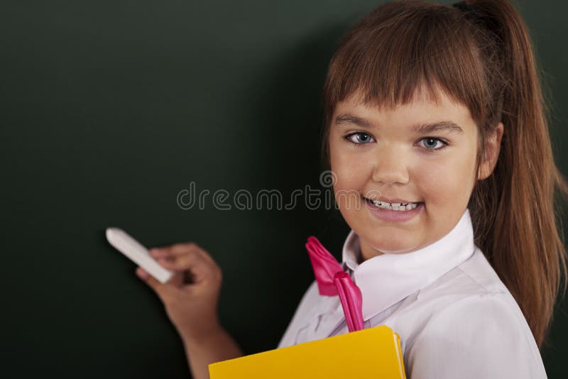 Scolara con gesso fotografia stock libera da diritti