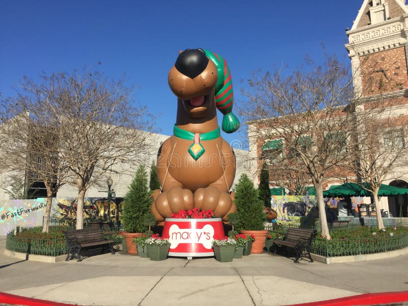 Giant Scooby Doo balloon on display at Universal Studios, Orlando, FL. Giant Scooby Doo balloon on display at Universal Studios, Orlando, FL.