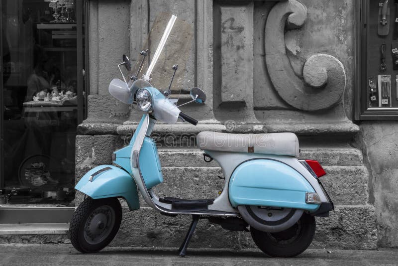Scooter de moto coloré par Italien historique Rebecca 36