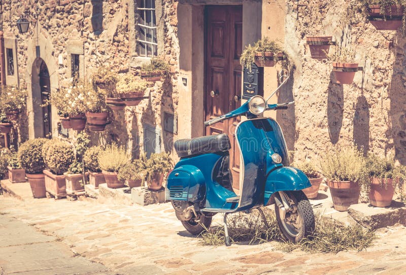Scooter en Toscane image stock Scooter en Toscane image stock