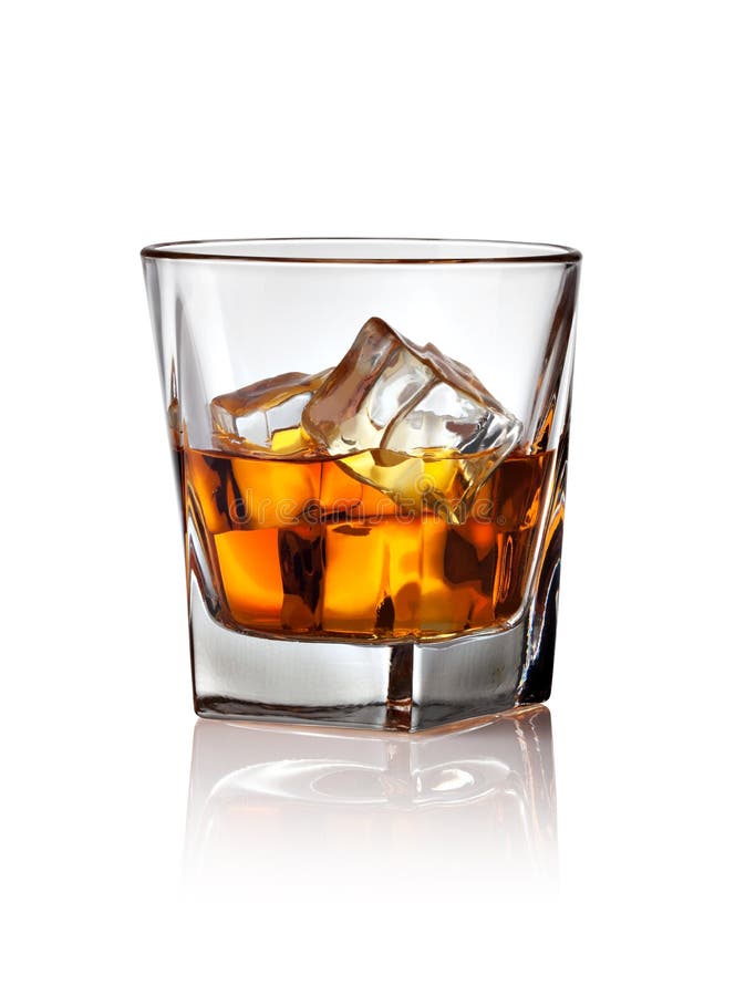 scotch whiskey för glass is arkivfoton scotch whiskey för glass is arkivfoton