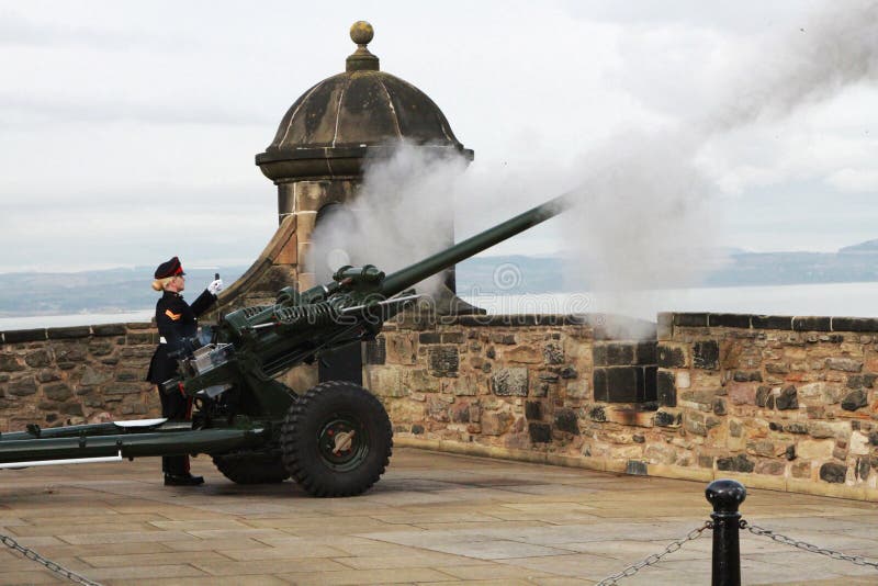 Edinburgh Castle - One O Clock Gun