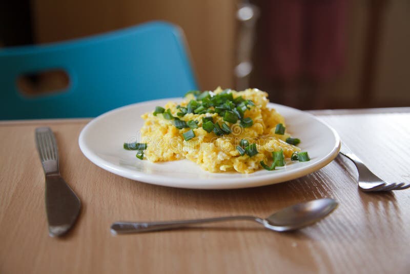 Scrambed eggs with fresh chive