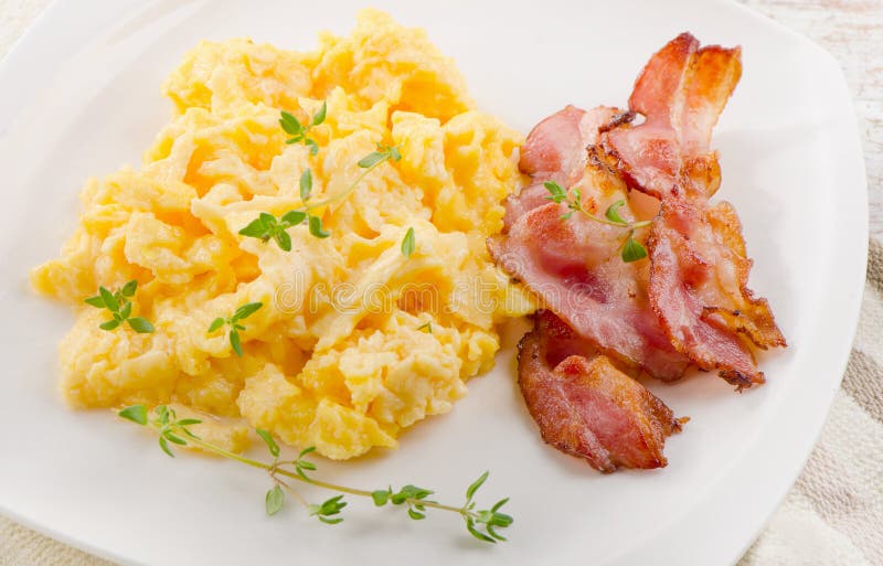 Scrambled eggs and bacon royalty free stock photography